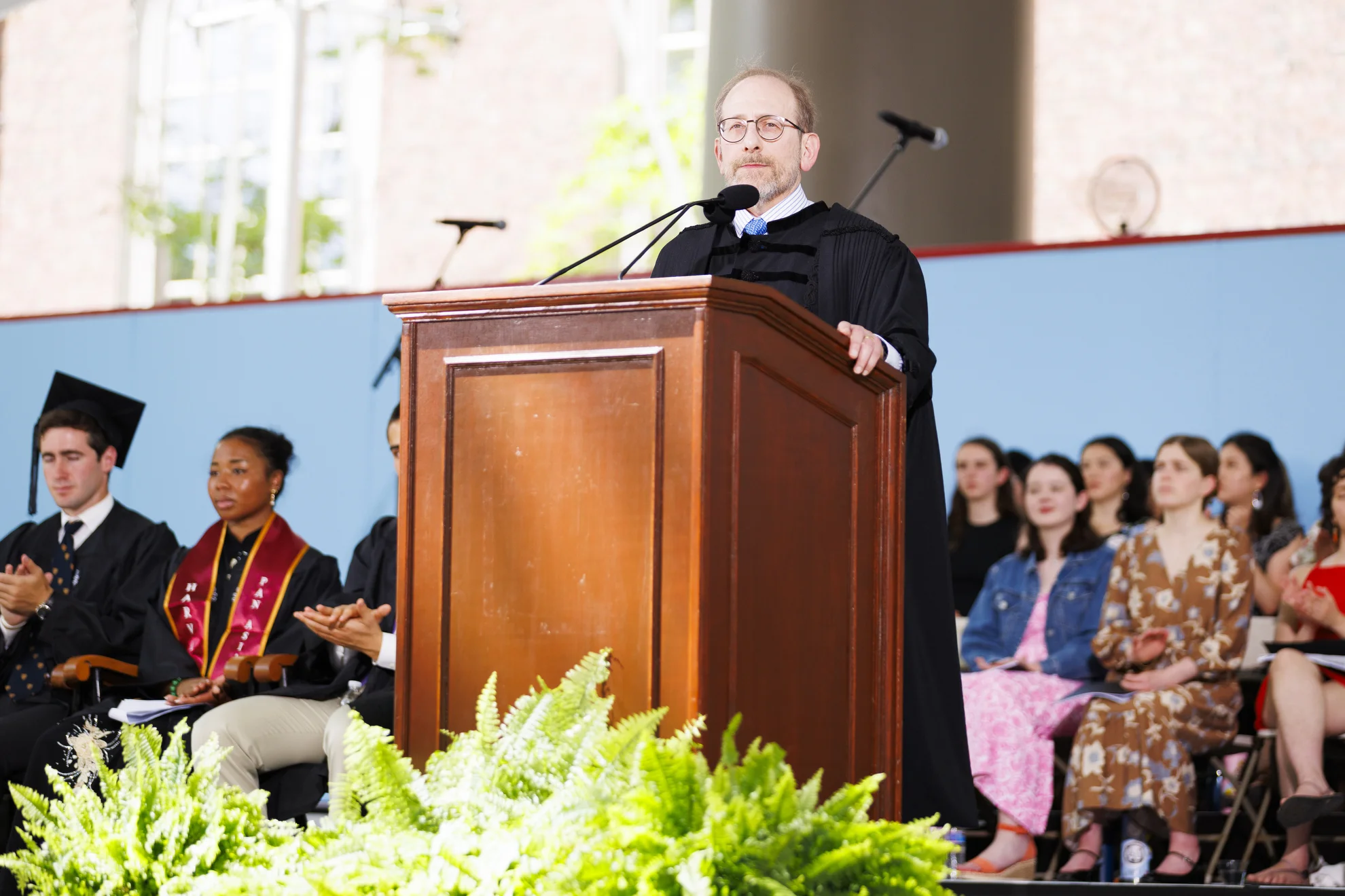 Harvard's Alan Garber Asserts the Importance of Effort amidst AI Advancements